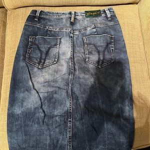 Denim skirt - knee length